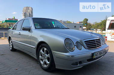 Седан Mercedes-Benz E-Class 2001 в Львове