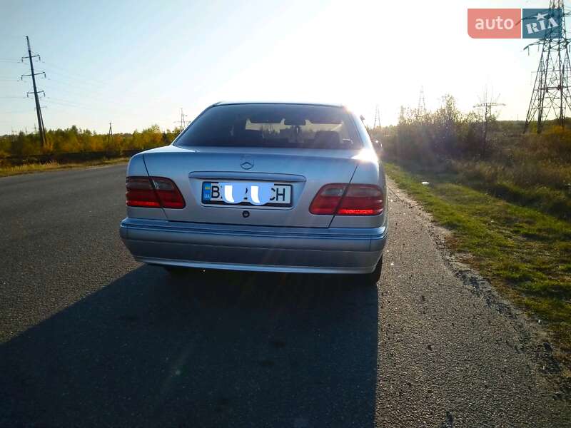Седан Mercedes-Benz E-Class 1999 в Полонному