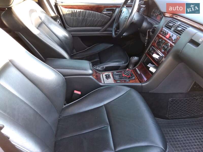 Седан Mercedes-Benz E-Class 1999 в Полонному