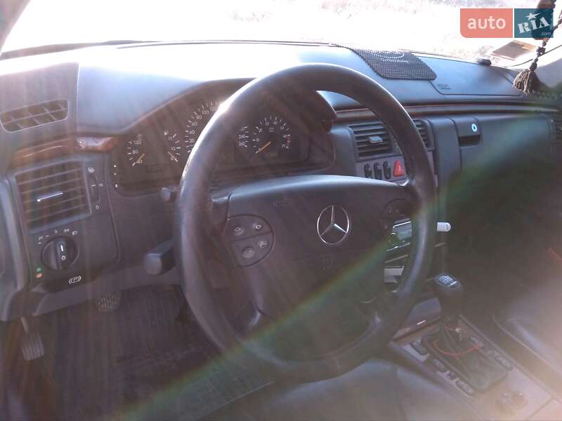 Седан Mercedes-Benz E-Class 1999 в Полонному