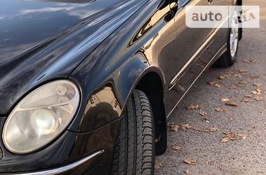 Седан Mercedes-Benz E-Class 2003 в Львове