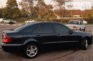 Седан Mercedes-Benz E-Class 2005 в Иршаве