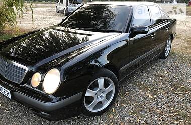 Седан Mercedes-Benz E-Class 2001 в Могилів-Подільському