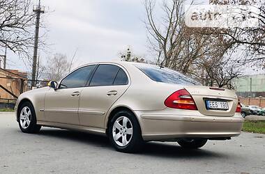 Седан Mercedes-Benz E-Class 2003 в Черновцах