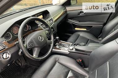 Седан Mercedes-Benz E-Class 2010 в Надвірній