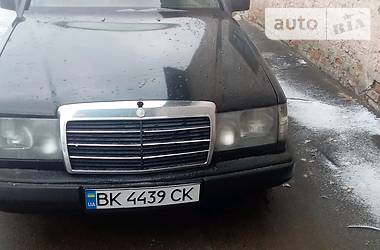 Седан Mercedes-Benz E-Class 1988 в Ровно