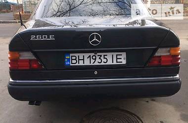 Седан Mercedes-Benz E-Class 1990 в 