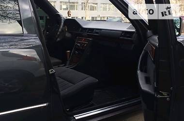 Седан Mercedes-Benz E-Class 1990 в 