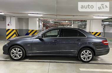 Седан Mercedes-Benz E-Class 2011 в Киеве