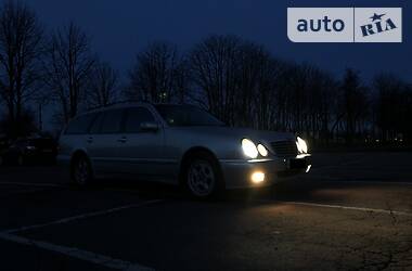 Універсал Mercedes-Benz E-Class 2001 в 
