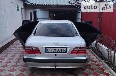 Седан Mercedes-Benz E-Class 2000 в 