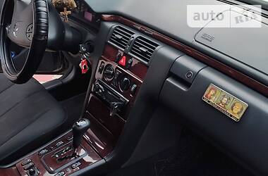 Седан Mercedes-Benz E-Class 2000 в 