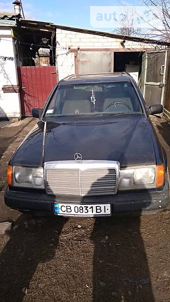 Седан Mercedes-Benz E-Class 1988 в Варві