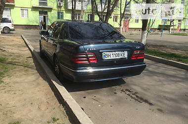 Седан Mercedes-Benz E-Class 2000 в 