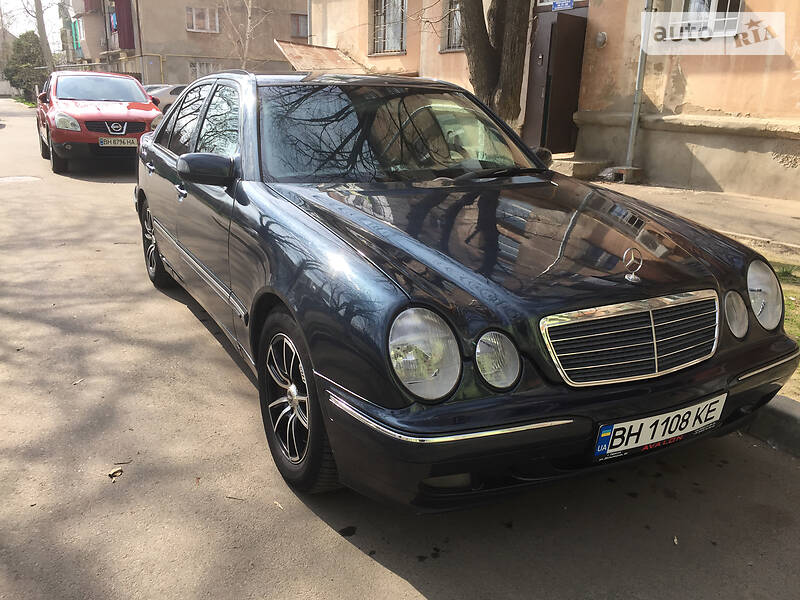 Седан Mercedes-Benz E-Class 2000 в 