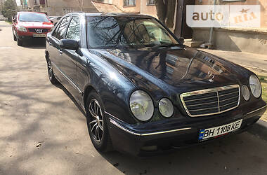 Седан Mercedes-Benz E-Class 2000 в 