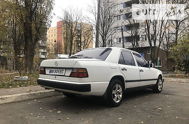 Седан Mercedes-Benz E-Class 1986 в 