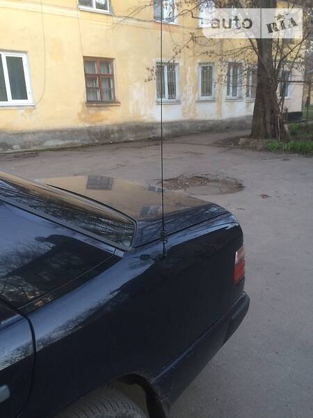 Седан Mercedes-Benz E-Class 1987 в Желтых Водах