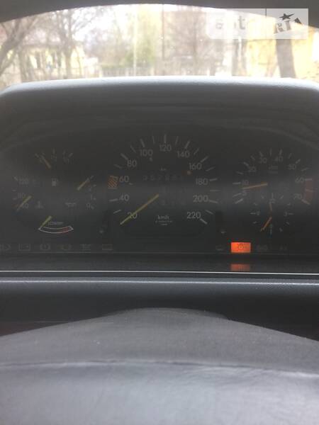 Седан Mercedes-Benz E-Class 1987 в Желтых Водах