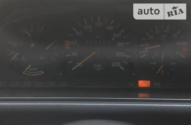 Седан Mercedes-Benz E-Class 1987 в 