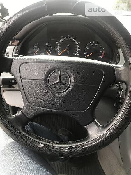 Седан Mercedes-Benz E-Class 1996 в Кропивницькому