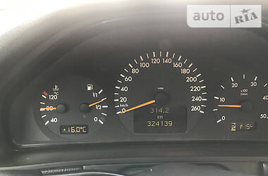 Седан Mercedes-Benz E-Class 2000 в 