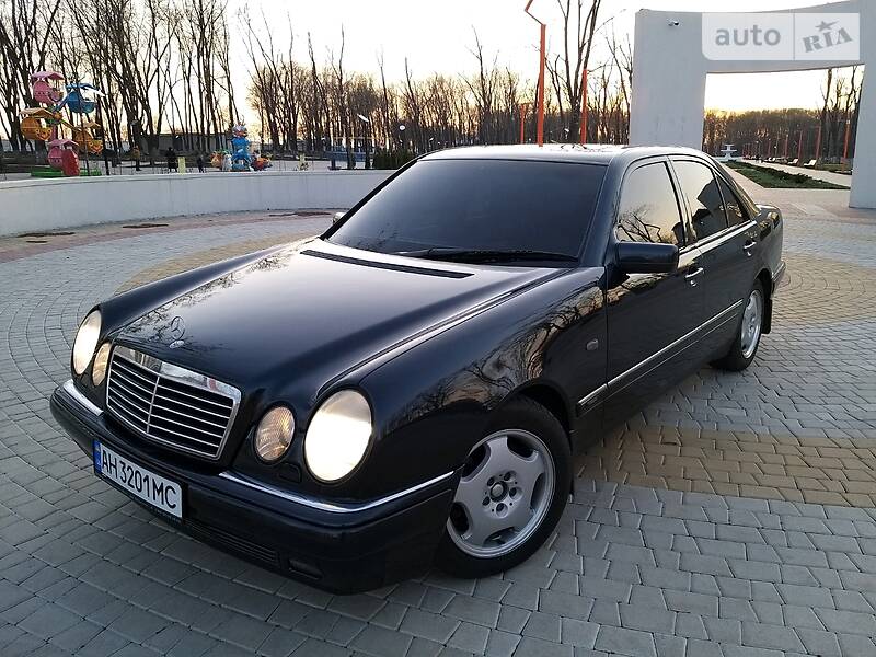 Седан Mercedes-Benz E-Class 2000 в 