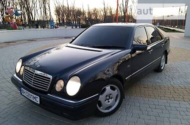 Седан Mercedes-Benz E-Class 2000 в 