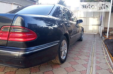 Седан Mercedes-Benz E-Class 2000 в 