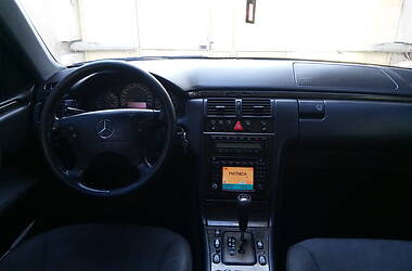 Седан Mercedes-Benz E-Class 2000 в 