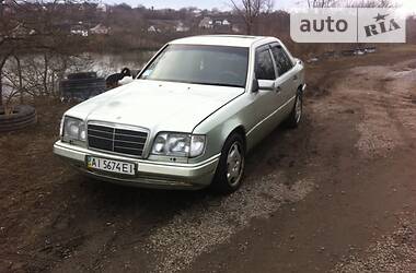 Седан Mercedes-Benz E-Class 1993 в 