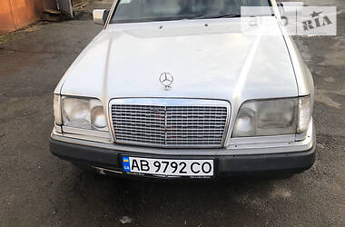 Седан Mercedes-Benz E-Class 1992 в 