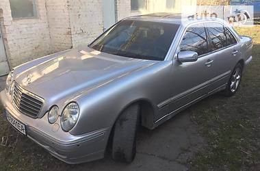 Седан Mercedes-Benz E-Class 2000 в 