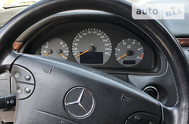 Седан Mercedes-Benz E-Class 2002 в 