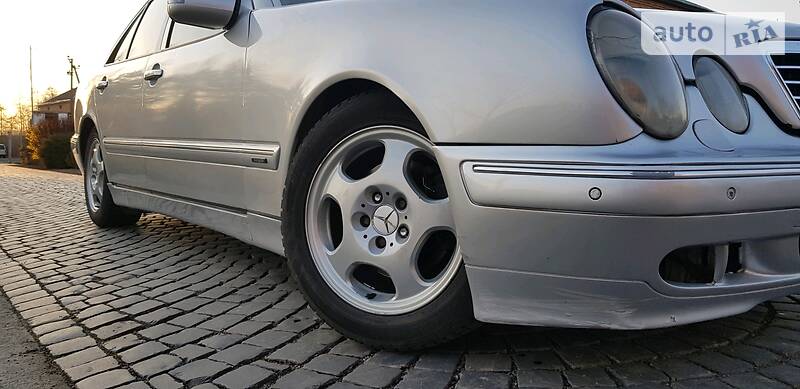 Седан Mercedes-Benz E-Class 2001 в Львове