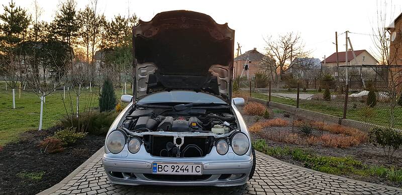 Седан Mercedes-Benz E-Class 2001 в Львове