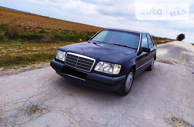 Седан Mercedes-Benz E-Class 1993 в 