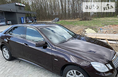 Седан Mercedes-Benz E-Class 2010 в 
