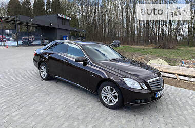 Седан Mercedes-Benz E-Class 2010 в 