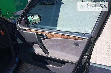 Седан Mercedes-Benz E-Class 2001 в 