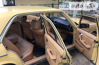 Седан Mercedes-Benz E-Class 1980 в 
