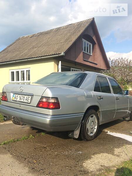 Седан Mercedes-Benz E-Class 1995 в Сваляві фото 16 Седан Mercedes-Benz E-Class 1995 в Сваляві
