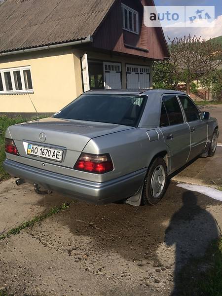 Седан Mercedes-Benz E-Class 1995 в Сваляві фото 31 Седан Mercedes-Benz E-Class 1995 в Сваляві