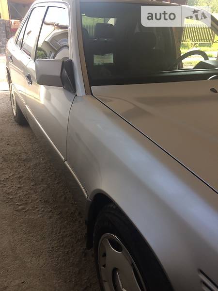 Седан Mercedes-Benz E-Class 1995 в Сваляві фото 63 Седан Mercedes-Benz E-Class 1995 в Сваляві