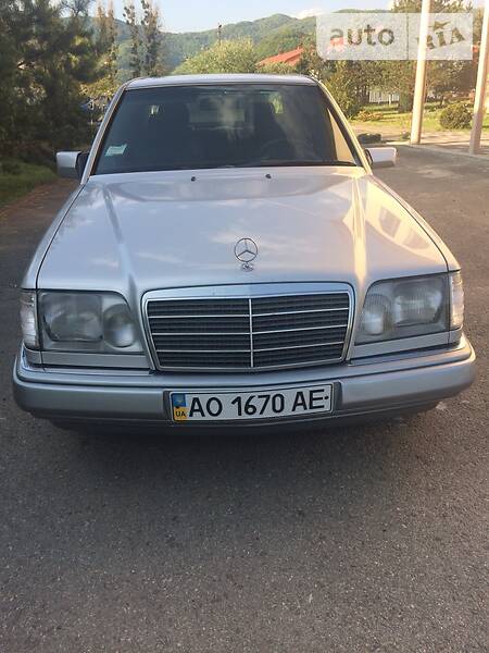 Седан Mercedes-Benz E-Class 1995 в Сваляві фото 74 Седан Mercedes-Benz E-Class 1995 в Сваляві
