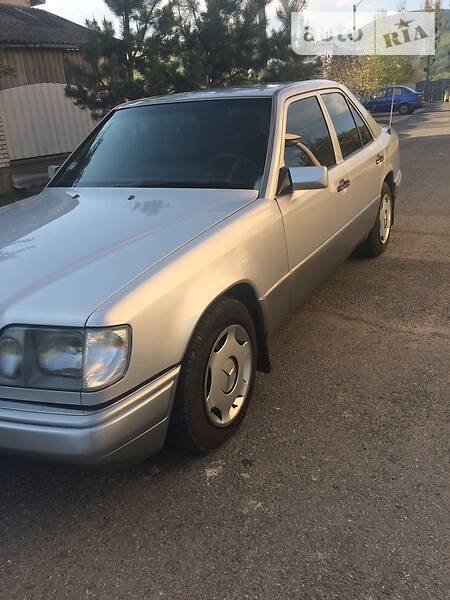 Седан Mercedes-Benz E-Class 1995 в Сваляві фото 78 Седан Mercedes-Benz E-Class 1995 в Сваляві