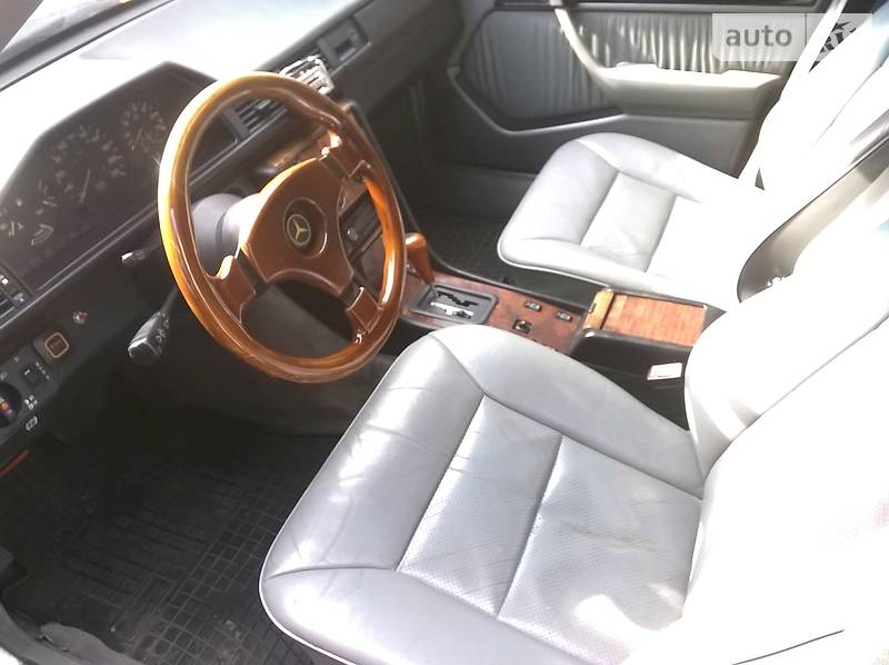 Седан Mercedes-Benz E-Class 1989 в Києві