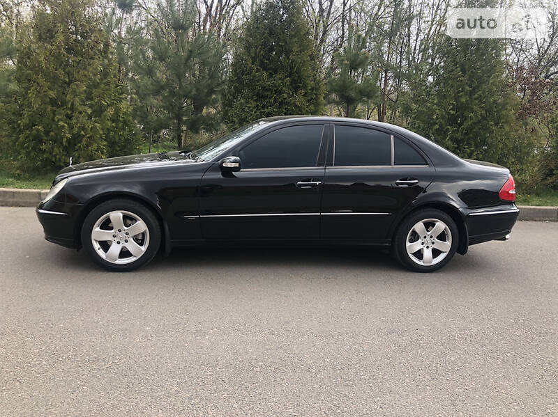 Седан Mercedes-Benz E-Class 2004 в Ровно