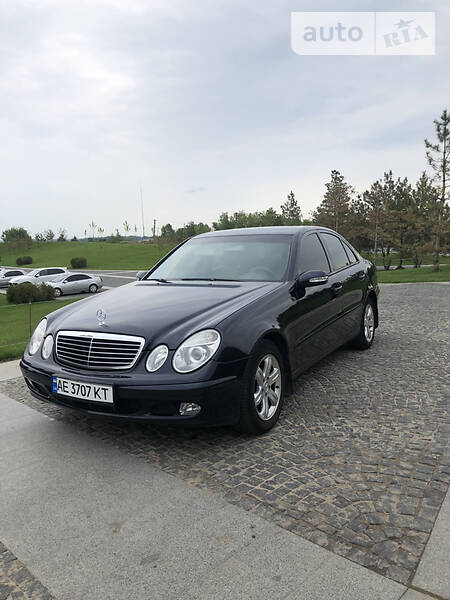 Седан Mercedes-Benz E-Class 2005 в Дніпрі