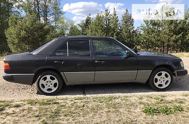 Седан Mercedes-Benz E-Class 1995 в Вараше